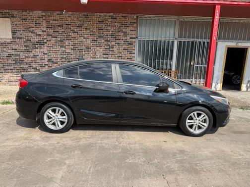 Black 2016 Chevrolet Cruze LT Auto