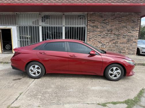 2021 Hyundai ELANTRA SE