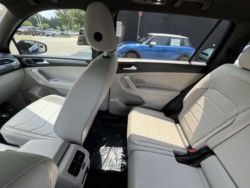 2022 Volkswagen Tiguan 2.0T SEL R-Line