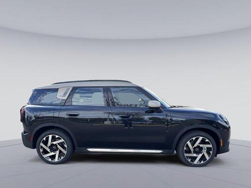 2025 MINI Countryman Base