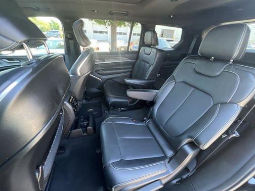 Diamond Black 2023 Jeep Grand Cherokee L Overland