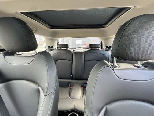 2024 MINI SE Hardtop Cooper