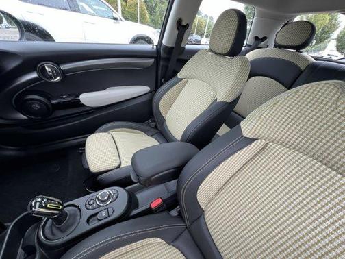 2024 MINI SE Hardtop Cooper