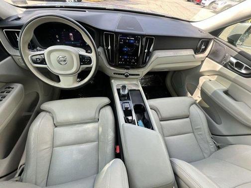 2022 Volvo XC60 B5 Inscription