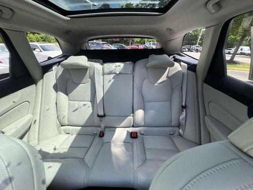 2022 Volvo XC60 B5 Inscription