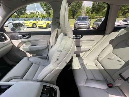 2022 Volvo XC60 B5 Inscription