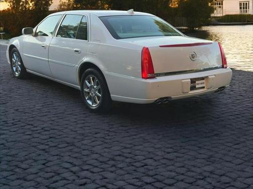 2011 Cadillac DTS Luxury Collection