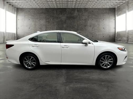 2018 Lexus ES 300h Base