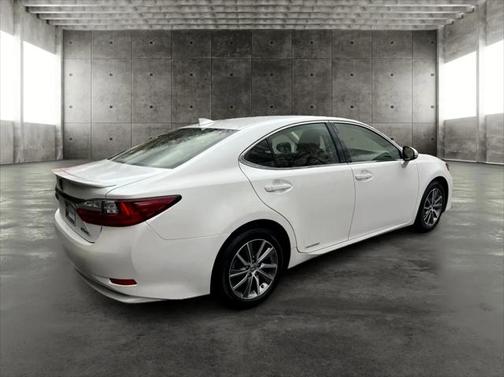 2018 Lexus ES 300h Base