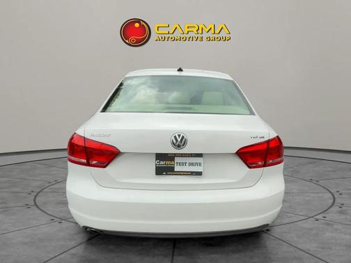 2013 Volkswagen Passat 2.0 TDI SE w/ Sunroof