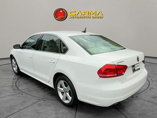 2013 Volkswagen Passat 2.0 TDI SE w/ Sunroof