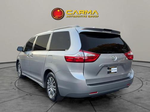 2018 Toyota Sienna XLE