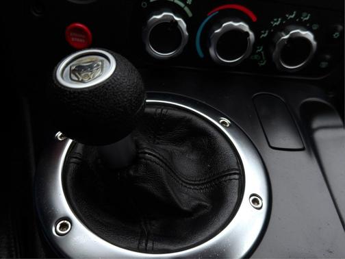 2004 Dodge Viper SRT10