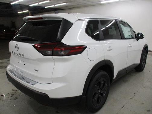 Everest White Pearl Tricoat 2026 Nissan Rogue SV