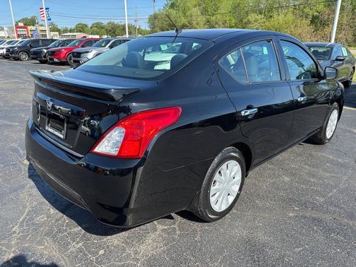 Super Black 2019 Nissan Versa 1.6 SV