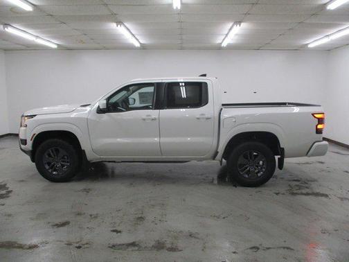 Glacier White 2025 Nissan Frontier SV
