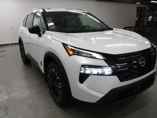 Everest White Pearl Tricoat 2026 Nissan Rogue Dark Armor