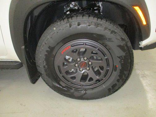 Glacier White 2025 Nissan Frontier PRO-4X