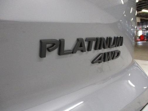 2024 Nissan Pathfinder Platinum 4WD