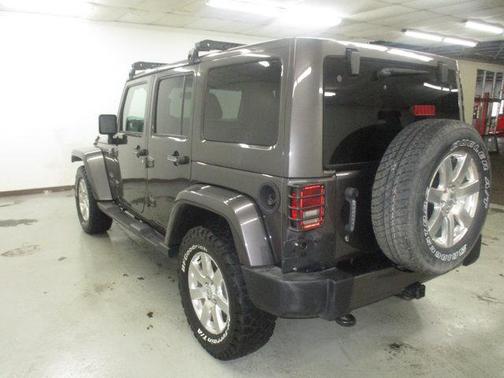 Granite Crystal Metallic Clearcoat 2018 Jeep Wrangler JK Unlimited Sahara
