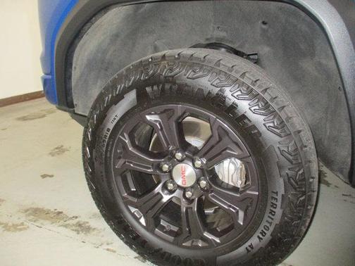 Dynamic Blue Metallic 2024 GMC Canyon Elevation