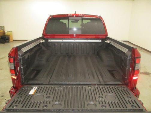 2025 Nissan Frontier SL