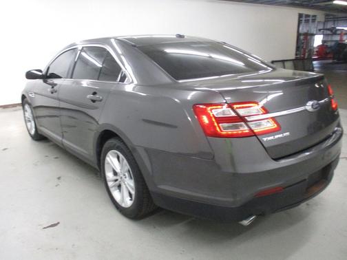 Magnetic 2017 Ford Taurus SE