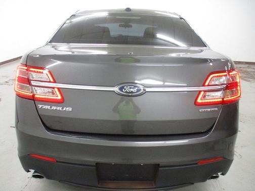 Magnetic 2017 Ford Taurus SE
