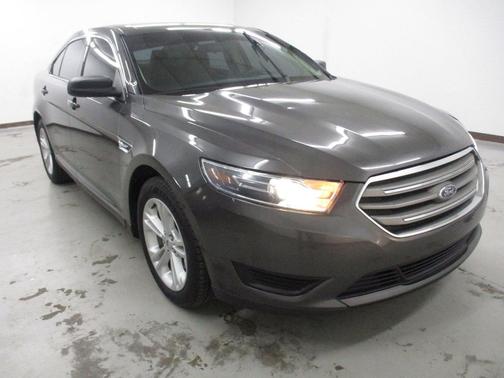 Magnetic 2017 Ford Taurus SE
