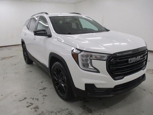 Summit White 2023 GMC Terrain SLE