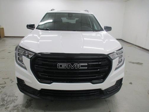 Summit White 2023 GMC Terrain SLE