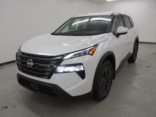 Everest White Pearl Tricoat 2026 Nissan Rogue SV
