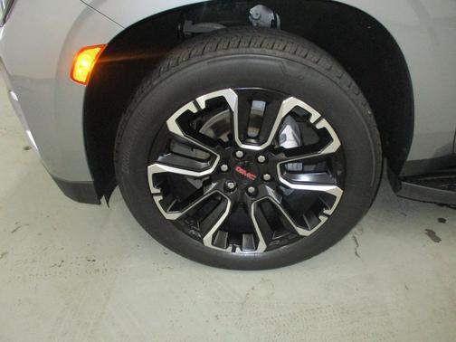 Sterling Metallic 2023 GMC Yukon XL Denali