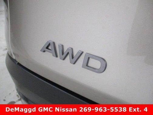 Champagne Silver Metallic 2025 Nissan Murano SL