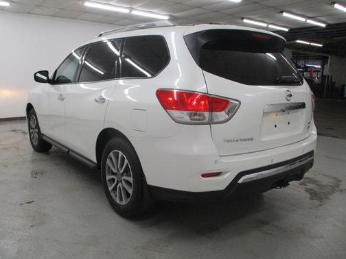 2016 Nissan Pathfinder SV