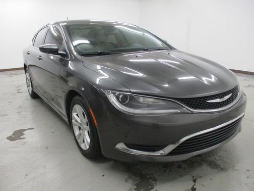 Granite Crystal Metallic Clearcoat 2017 Chrysler 200 Limited