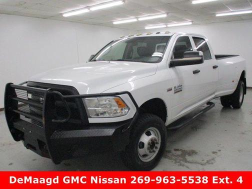 2017 RAM 3500 Tradesman Crew Cab 4x4 8' Box