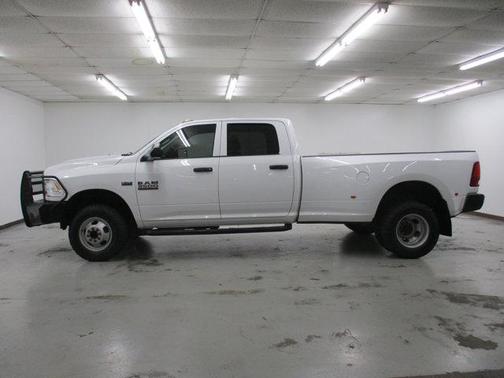 2017 RAM 3500 Tradesman Crew Cab 4x4 8' Box