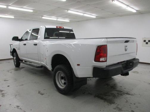 2017 RAM 3500 Tradesman Crew Cab 4x4 8' Box