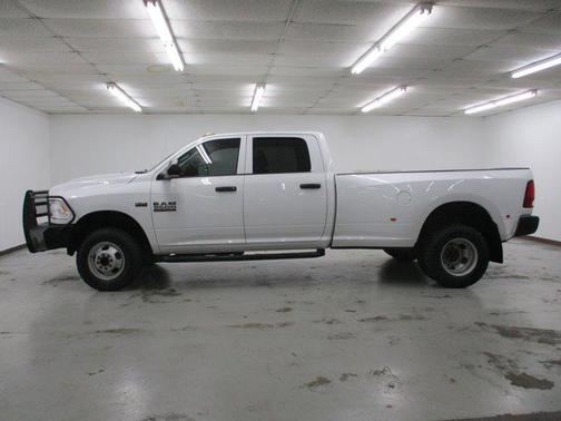 2017 RAM 3500 Tradesman Crew Cab 4x4 8' Box