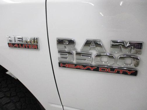 2017 RAM 3500 Tradesman Crew Cab 4x4 8' Box