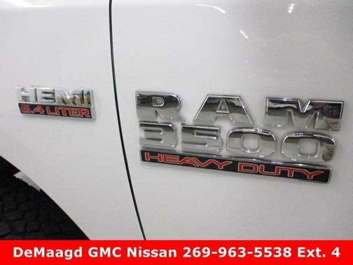 2017 RAM 3500 Tradesman Crew Cab 4x4 8' Box