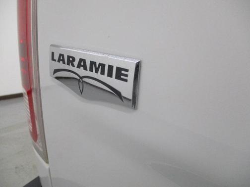 2018 RAM 2500 Laramie Crew Cab 4x4 6'4' Box