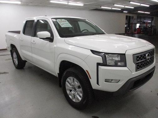 Glacier White 2023 Nissan Frontier SV