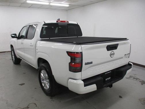 Glacier White 2023 Nissan Frontier SV