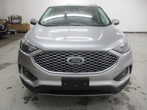Iconic Silver Metallic 2024 Ford Edge SEL