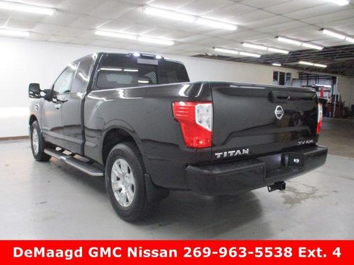 2017 Nissan Titan SV