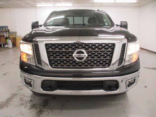 2017 Nissan Titan SV
