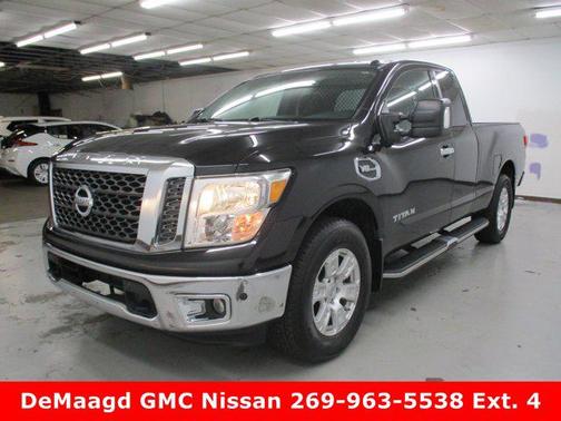 2017 Nissan Titan SV