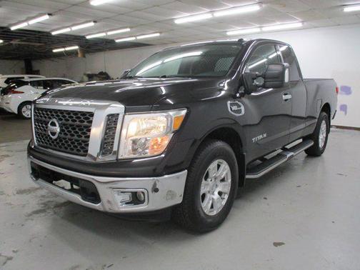 2017 Nissan Titan SV